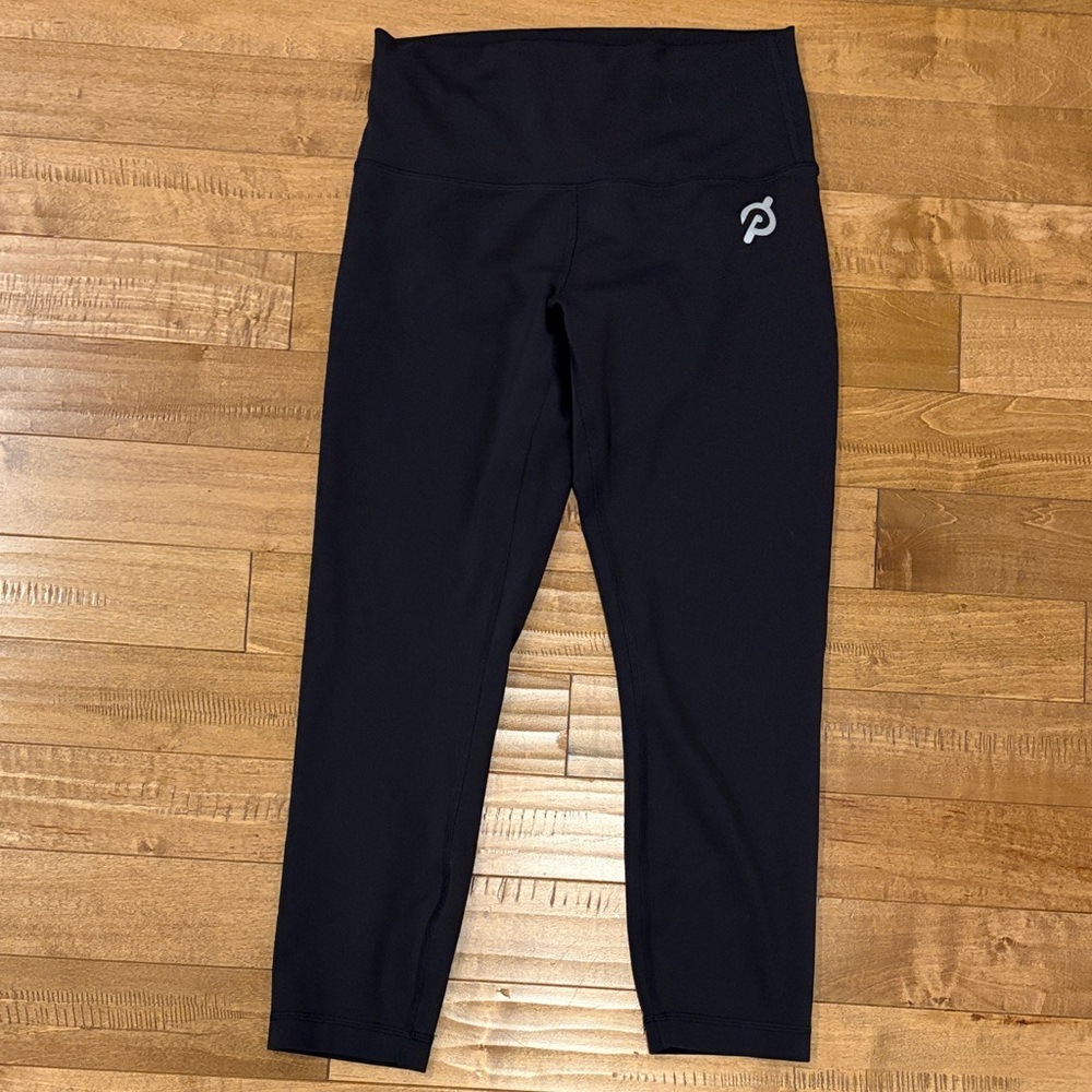 Lululemon Size 8 Black Wunder Under Peloton Leggings 23”